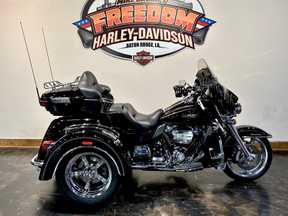 2017 Harley-Davidson Trike Tri Glide Ultra Featured